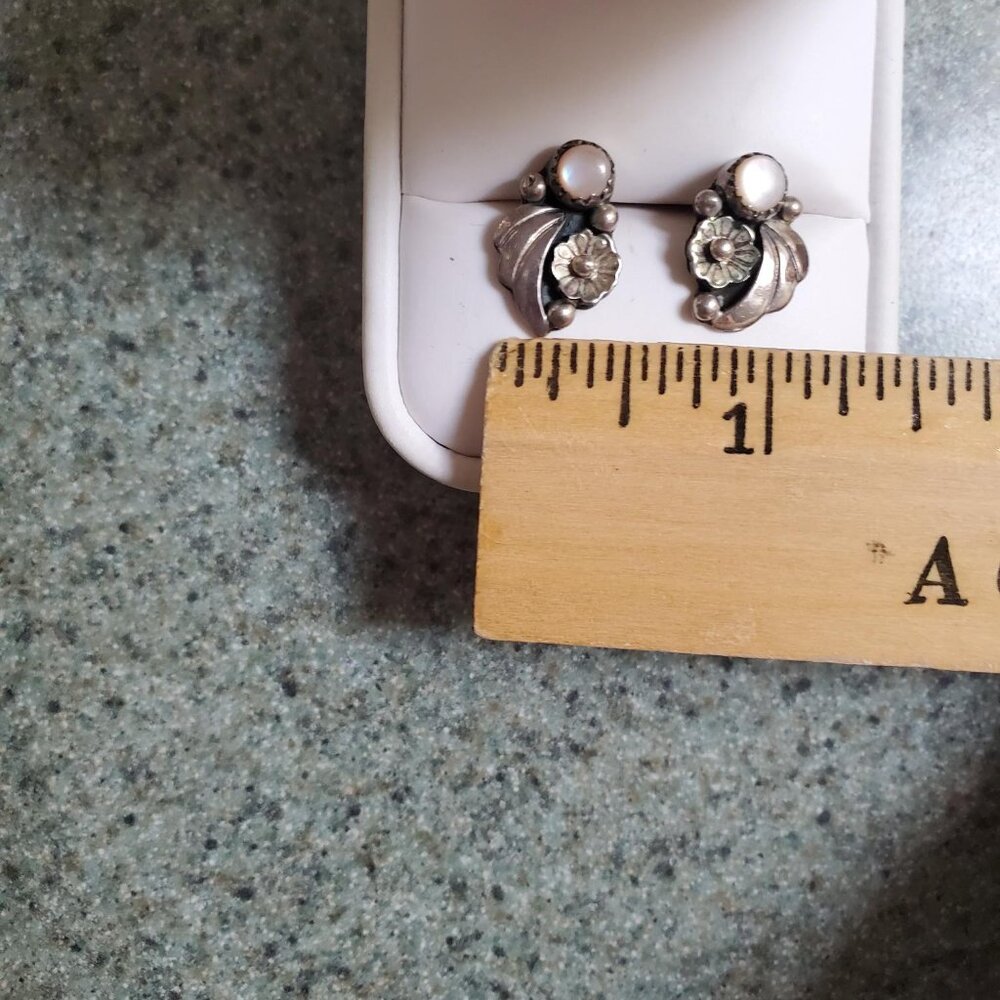 Vintage Navajo Artist Signed PERCY Sterling Silver Earrings - Picture 3 of 4